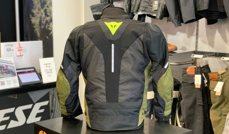 SUPER SPRINT D-DRY JACKETとは？3シーズン対応防水ジャケットの魅力